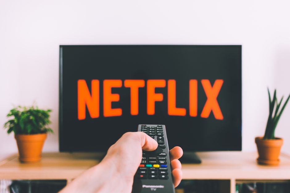 Best IPTV subscription UK 2026 comparison showing multiple streaming devices and channels